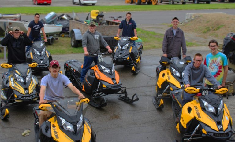 SKI-DOO DONATES SLEDS TO HELP TRAIN FUTURE TECHNICIANS