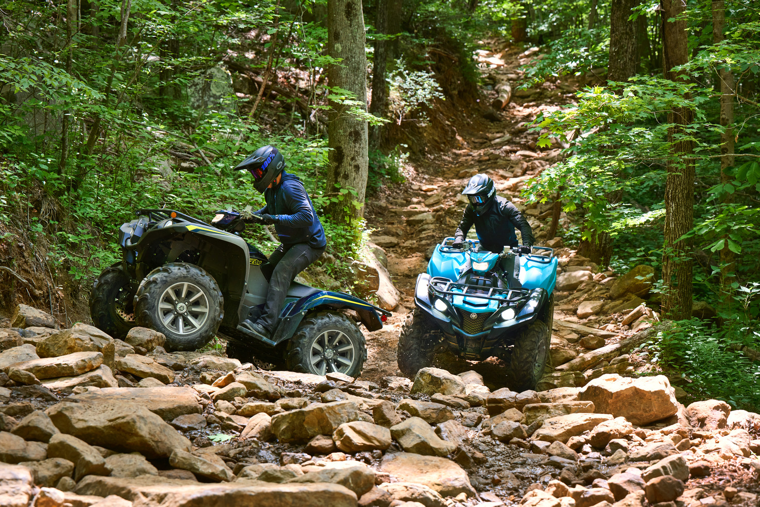 TOP TIER RIDING & RELAXING RIDING SAINT-RAYMOND AND THE SURROUNDING  AREA’S PRESTIGIOUS SNOWMOBILING EXPERIENCE